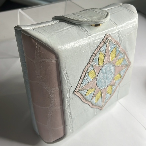 Ande White Structured Box Bag With Croc Appliqué Crossbody Strap - Picture 12 of 12